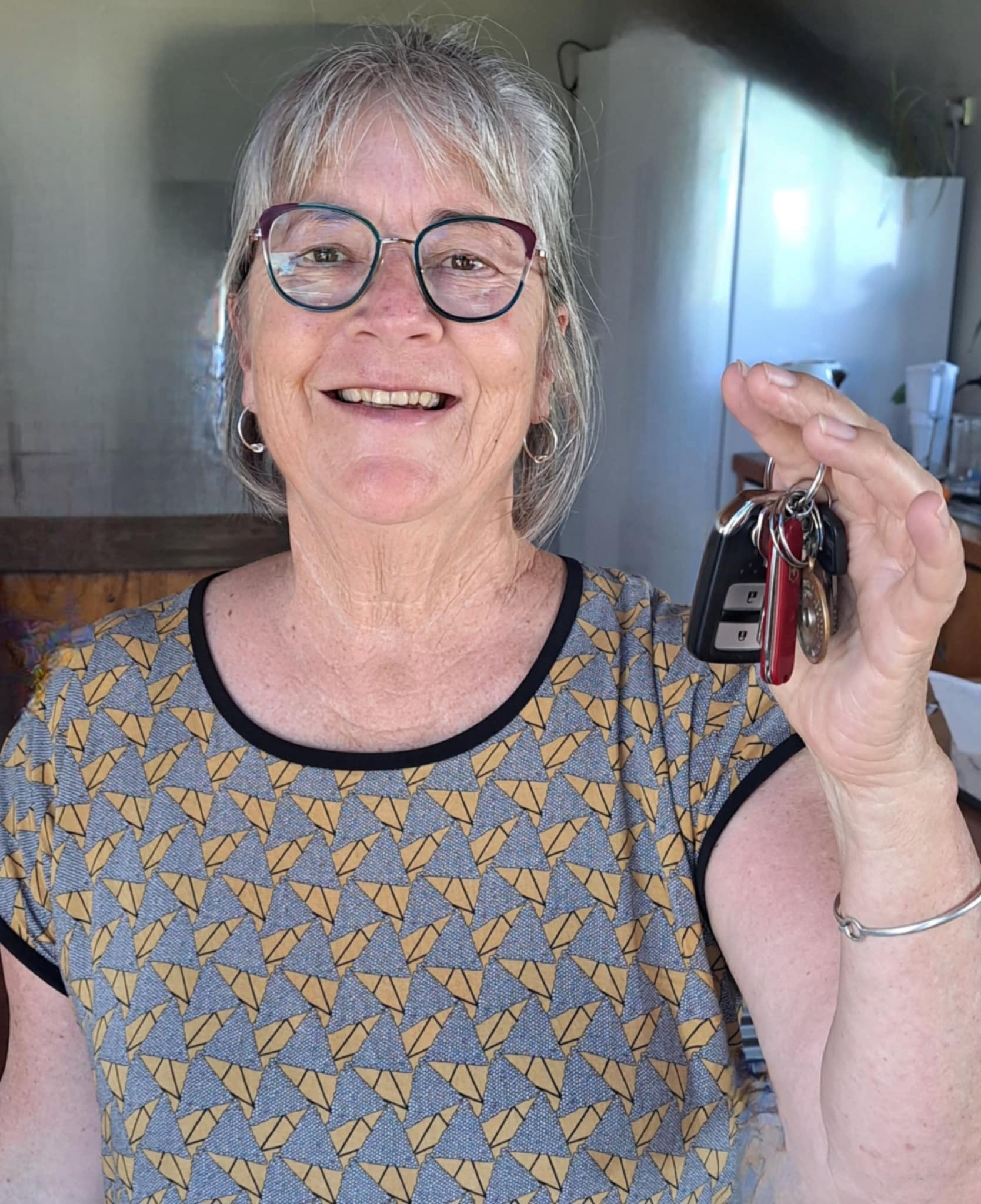 Mag holding her keys
